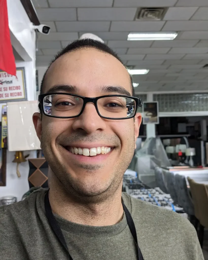 Carlos Barraza in Muebleria Karina